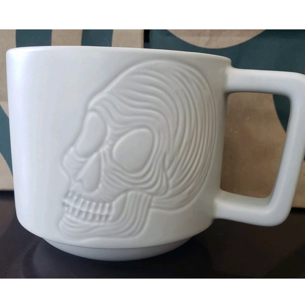 STARBUCKS HALLOWEEN MUG COFFEE CUP CERAMIC WHITE SKULL SKELETON 2019 011…